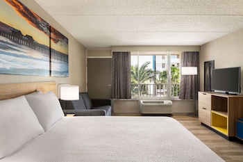 Standard Room, 1 Queen Bed, Kitchen