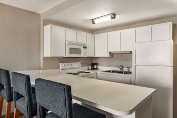 Suite, 2 Queen Beds, Non Smoking (One-Bedroom)