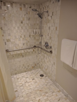 Room, 2 Queen Beds, Accessible (Shower)