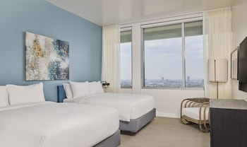 Suite, City View