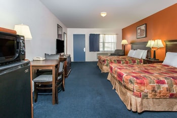 Room, 2 Queen Beds, Smoking