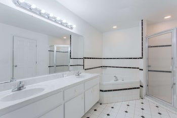 Suite, 1 King Bed, Jetted Tub