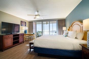 Deluxe Studio, 1 King Bed (Gulf Front)