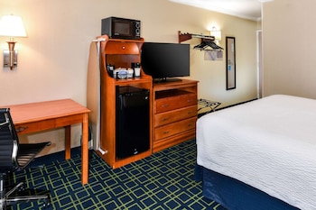 Standard Room, 1 King Bed, Accessible, Bathtub