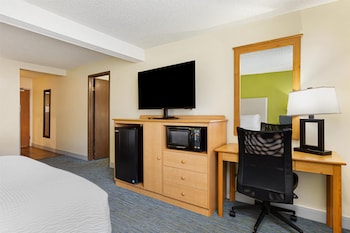 Family Suite, Multiple Beds, Non Smoking, Refrigerator & Microwave