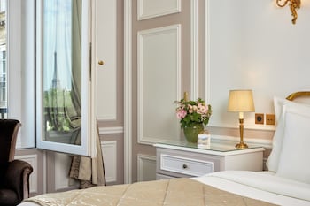 Room (Paris Eiffel Tower)