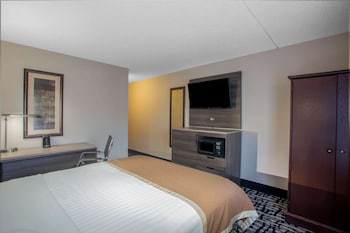 Room, 1 Queen Bed, Accessible, Refrigerator & Microwave (Non-Smoking)