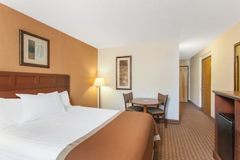 Room, 1 Queen Bed, Accessible, Refrigerator & Microwave (Non-Smoking)