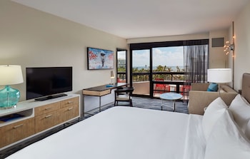 Room, Accessible (Mobility & Hearing, Roll-in Shower)