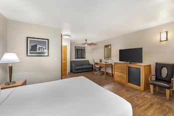 Standard Room, 1 Queen Bed, Non Smoking (with Sofabed)