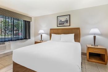 Standard Room, 1 Queen Bed, Accessible, Non Smoking