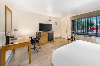 Standard Room, 1 Queen Bed, Accessible, Non Smoking