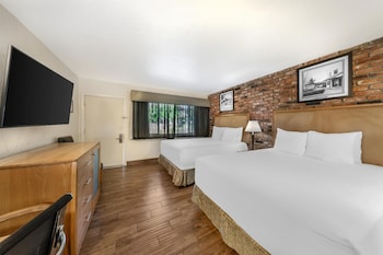 Standard Room, 2 Queen Beds, Non Smoking