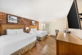 Standard Room, 2 Queen Beds, Non Smoking