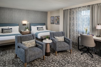 Junior Suite, 2 Queen Beds, Accessible, Bathtub