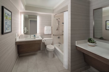 Junior Suite, 2 Queen Beds, Accessible, Bathtub
