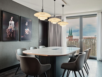 Suite (Nikolai)