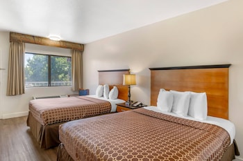 Standard Room, 2 Queen Beds, Non Smoking