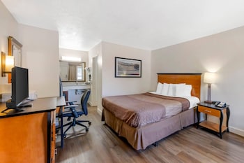 One Queen Bed Non Smoking Accessible Room