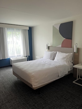 Room, 1 Queen Bed, Accessible, Bathtub (Mobility Accessible)