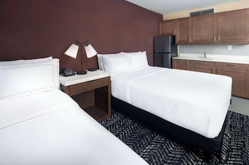 Room, 2 Queen Beds, Kitchenette