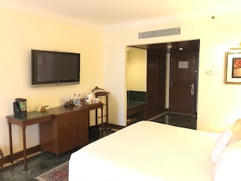 Room, 1 King Bed, Garden View