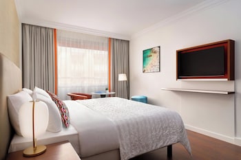 Classic Room, 1 King Bed, Courtyard View