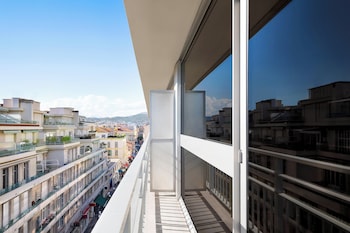 Deluxe Room, 2 Twin Beds, City View (Balcony)