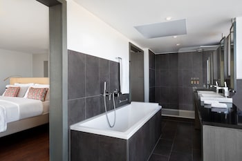 Panoramic Suite, 1 King Bed, Sea View
