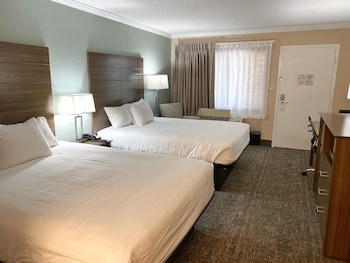 Premium Room, 2 Queen Beds, Bathtub Grab Bars, Ground Floor
