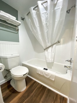 Premium Single Room, 1 King Bed, Ground Floor