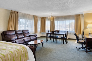 Suite, 1 King Bed, Non Smoking, Refrigerator & Microwave (Larger Room)