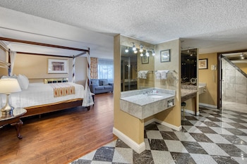 Suite, 1 King Bed, Non Smoking, Jetted Tub (Four Poster Bed)