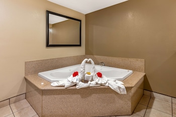 Suite, 2 Queen Beds, Non Smoking, Jetted Tub (with Sofabed)