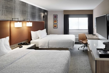 Room, 2 Queen Beds, Bathtub