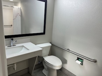 Superior Room, 1 King Bed, Roll-in Shower, Non Smoking