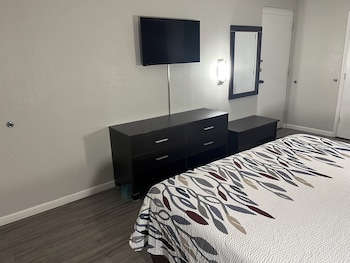 Superior Room, 1 King Bed, Smoking
