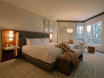 Premium Room, 1 King Bed (Forest View)