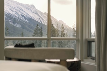 Luxury Room, 1 King Bed (Peak View)