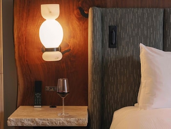Classic Room, 1 King Bed, Accessible