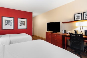 Deluxe Room, 2 Queen Beds, Balcony (Mobility/Hearing Accessible, Tub)