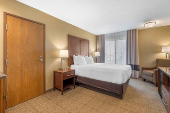 Suite, 1 king bed with queen bed