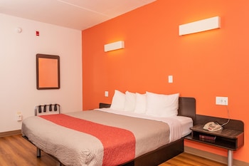 Deluxe Room, 1 King Bed, Non Smoking, Refrigerator & Microwave