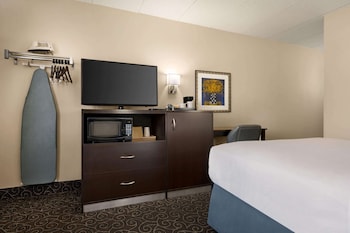 Standard Room, 1 Queen Bed