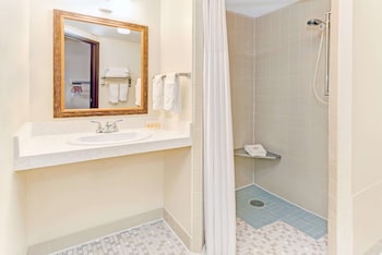 Room, 2 Queen Beds, Accessible, Non Smoking (Mobility)