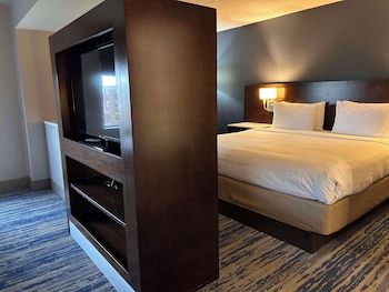 Suite, 1 King Bed, Non Smoking, Refrigerator (Living Room;with Sofabed)