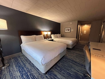 Standard Room, 2 Queen Beds, Non Smoking, Refrigerator