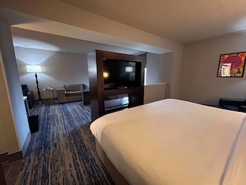 Suite, 1 King Bed, Non Smoking, Refrigerator (Living Room;with Sofabed)