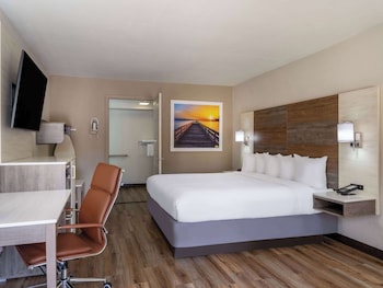 Room, 1 King Bed, Accessible, Bathtub (Mobility )