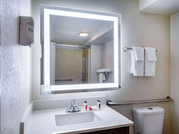 Room, 2 Double Beds, Accessible, Bathtub (Mobility )
